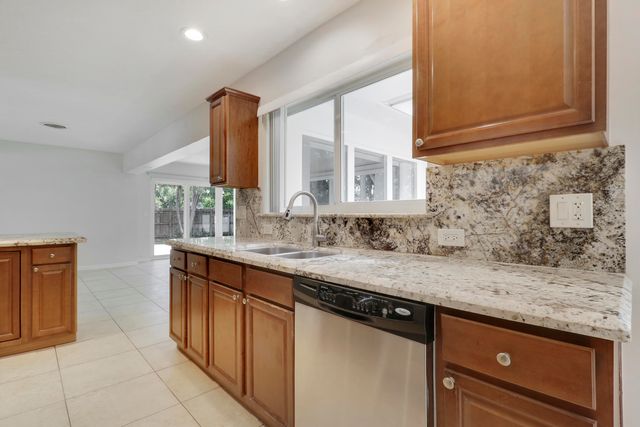 2620 NE 25th Street, Lighthouse Point, FL 33064