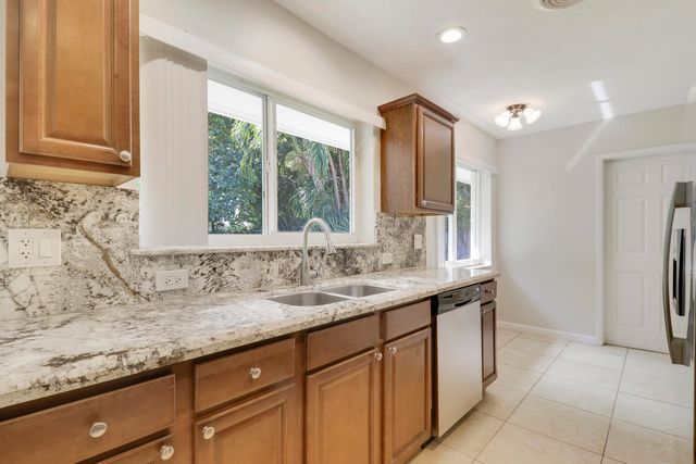 2620 NE 25th Street, Lighthouse Point, FL 33064