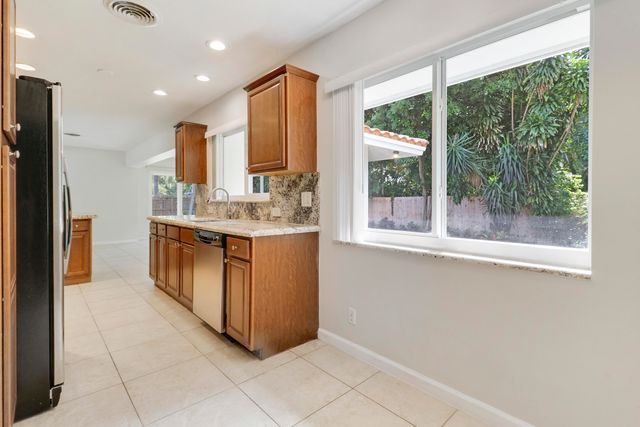 2620 NE 25th Street, Lighthouse Point, FL 33064