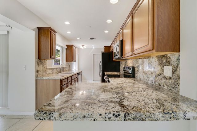 2620 NE 25th Street, Lighthouse Point, FL 33064