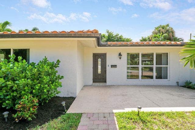 2620 NE 25th Street, Lighthouse Point, FL 33064