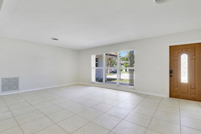 2620 NE 25th Street, Lighthouse Point, FL 33064