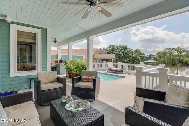 66 Bayou Circle, Gulfport, MS 39507