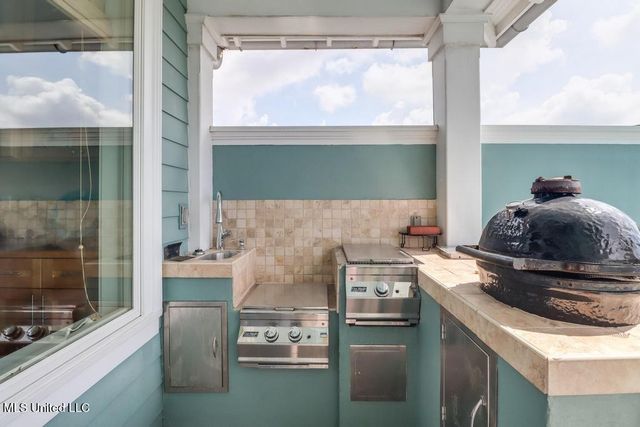 66 Bayou Circle, Gulfport, MS 39507