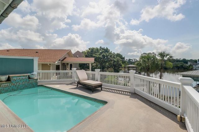 66 Bayou Circle, Gulfport, MS 39507