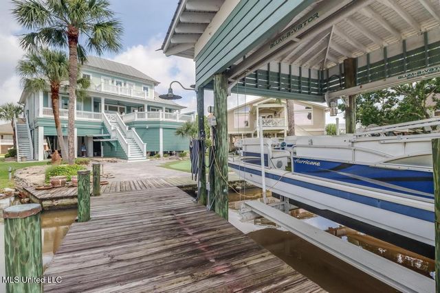 66 Bayou Circle, Gulfport, MS 39507