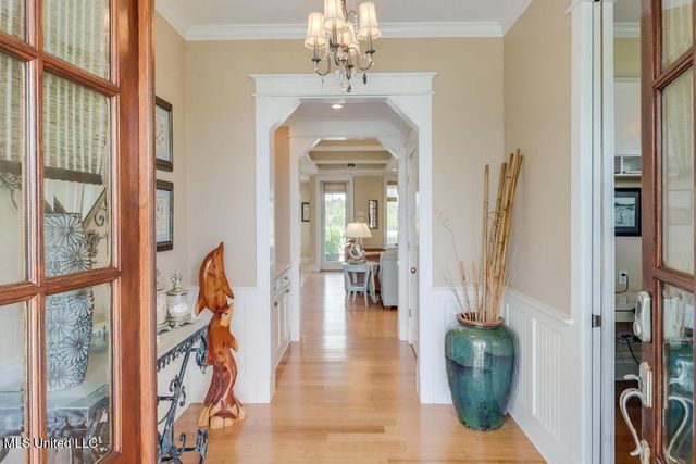 66 Bayou Circle, Gulfport, MS 39507