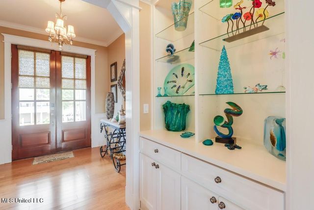 66 Bayou Circle, Gulfport, MS 39507