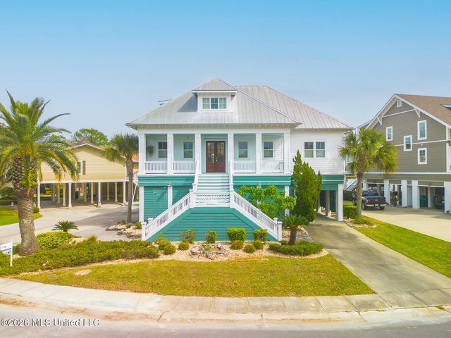 66 Bayou Circle, Gulfport, MS 39507