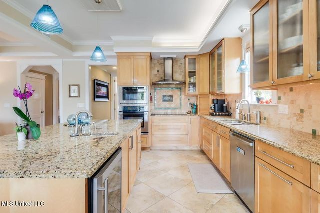 66 Bayou Circle, Gulfport, MS 39507