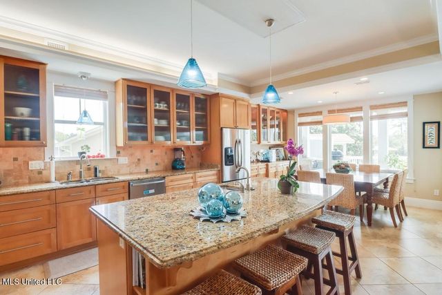 66 Bayou Circle, Gulfport, MS 39507