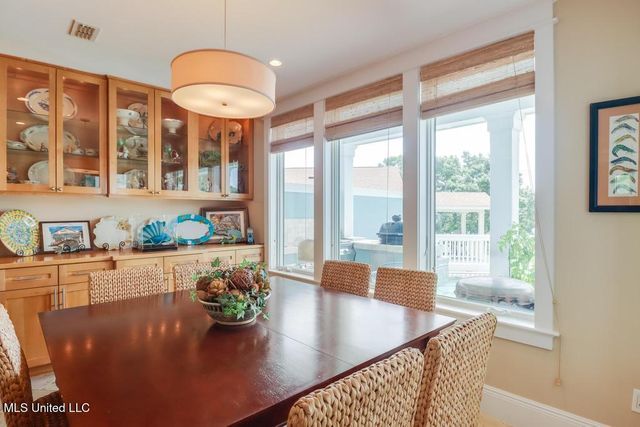 66 Bayou Circle, Gulfport, MS 39507