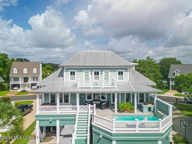 66 Bayou Circle, Gulfport, MS 39507