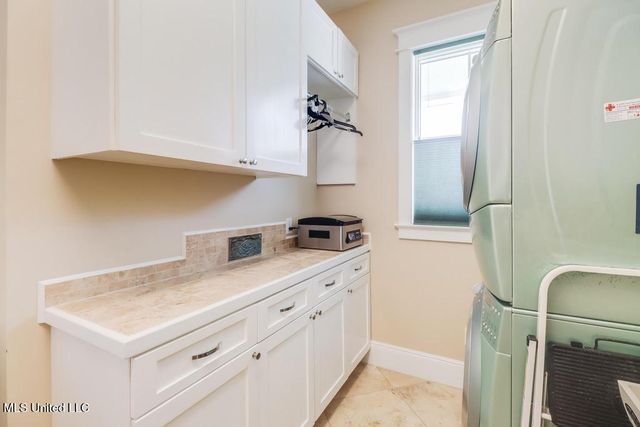 66 Bayou Circle, Gulfport, MS 39507