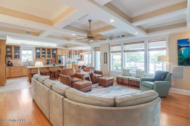 66 Bayou Circle, Gulfport, MS 39507