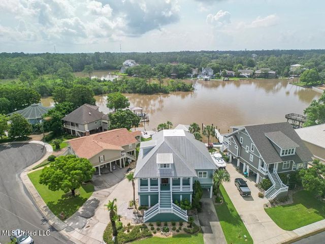 66 Bayou Circle, Gulfport, MS 39507
