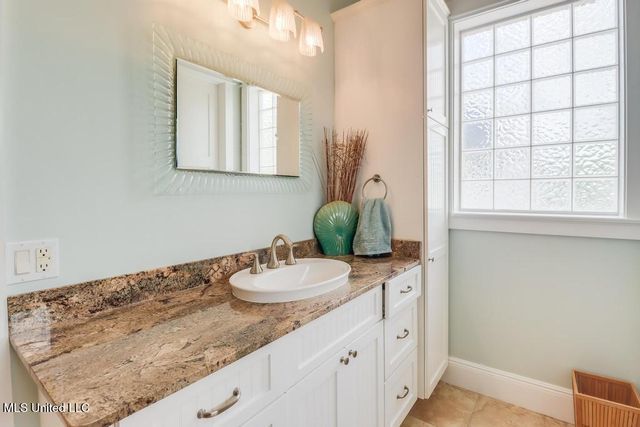 66 Bayou Circle, Gulfport, MS 39507