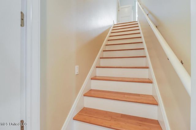 66 Bayou Circle, Gulfport, MS 39507