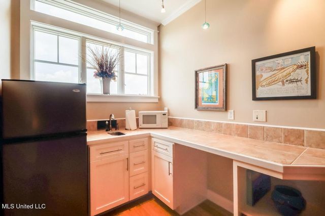 66 Bayou Circle, Gulfport, MS 39507