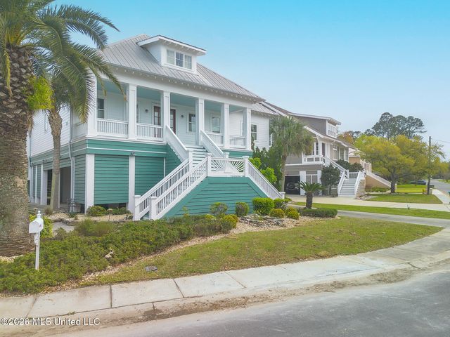 66 Bayou Circle, Gulfport, MS 39507