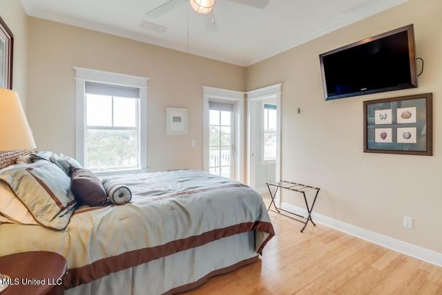 66 Bayou Circle, Gulfport, MS 39507