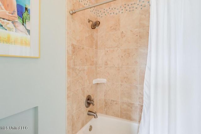 66 Bayou Circle, Gulfport, MS 39507