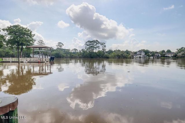 66 Bayou Circle, Gulfport, MS 39507