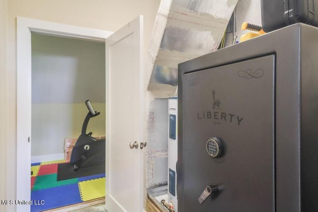 66 Bayou Circle, Gulfport, MS 39507