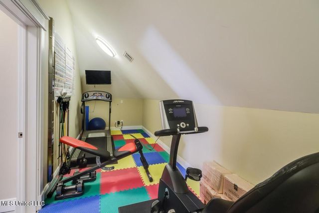 66 Bayou Circle, Gulfport, MS 39507