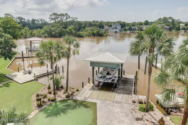 66 Bayou Circle, Gulfport, MS 39507