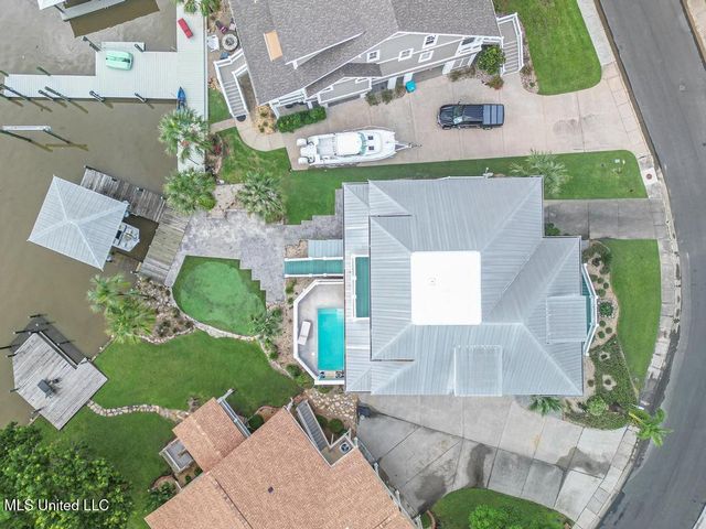 66 Bayou Circle, Gulfport, MS 39507