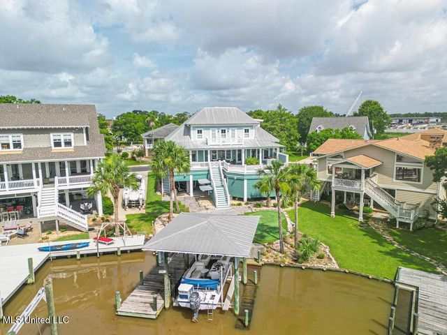 66 Bayou Circle, Gulfport, MS 39507