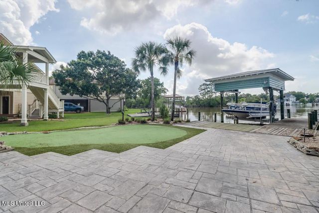 66 Bayou Circle, Gulfport, MS 39507