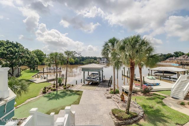 66 Bayou Circle, Gulfport, MS 39507