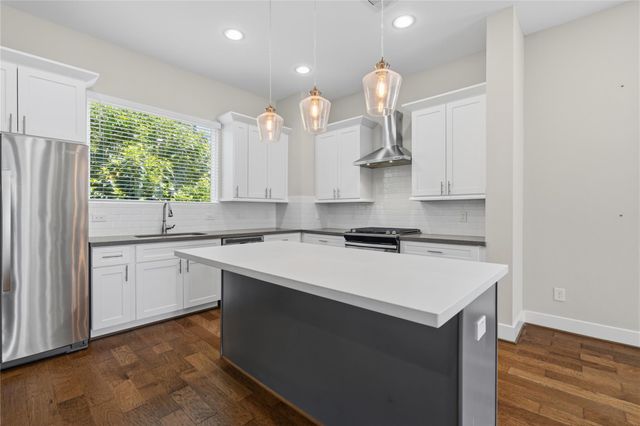 2102 Bello Amanecer Lane, Houston, TX 77055