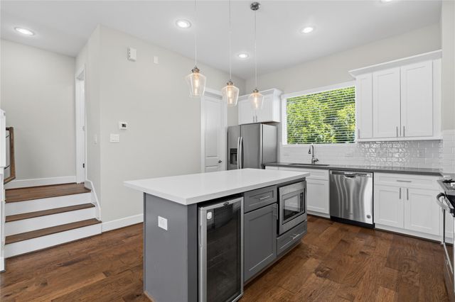 2102 Bello Amanecer Lane, Houston, TX 77055
