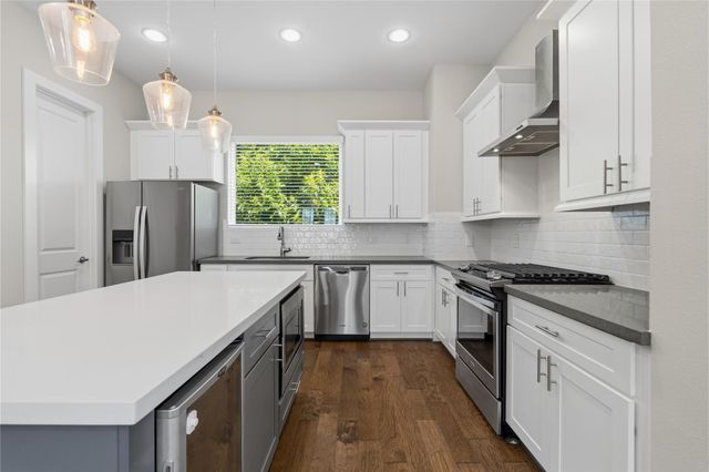 2102 Bello Amanecer Lane, Houston, TX 77055