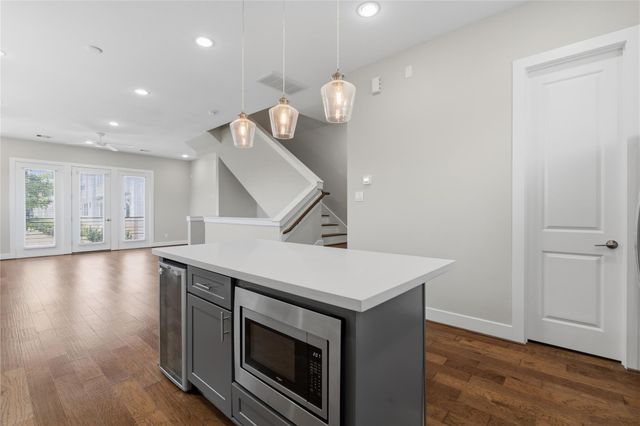2102 Bello Amanecer Lane, Houston, TX 77055
