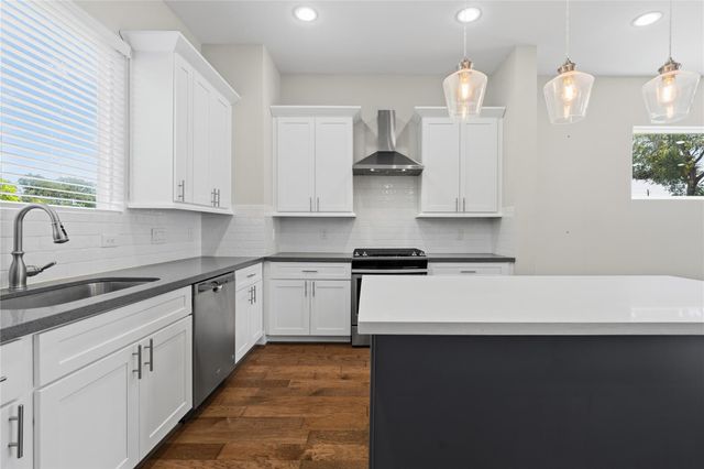 2102 Bello Amanecer Lane, Houston, TX 77055