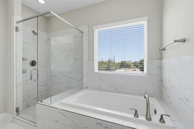 2102 Bello Amanecer Lane, Houston, TX 77055