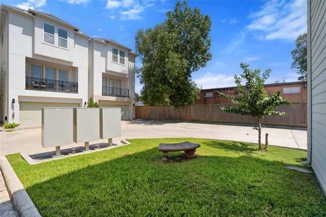 2102 Bello Amanecer Lane, Houston, TX 77055