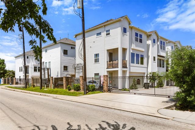 2102 Bello Amanecer Lane, Houston, TX 77055