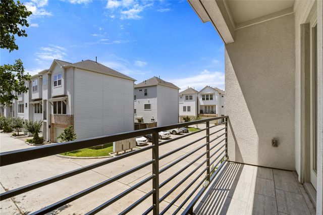 2102 Bello Amanecer Lane, Houston, TX 77055