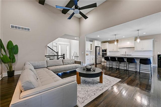 9149 Green Road, Lenexa, KS 66227