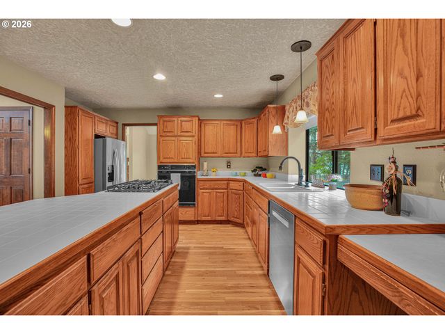 520 Se 15TH St, Gresham, OR 97080