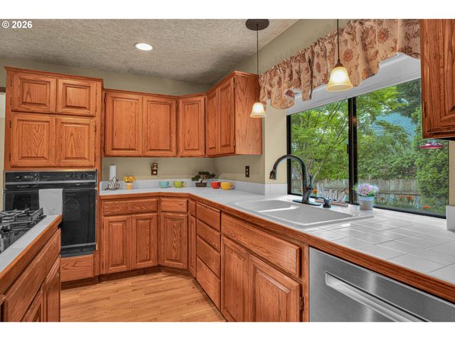 520 Se 15TH St, Gresham, OR 97080