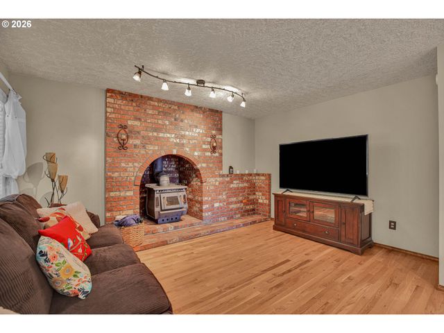 520 Se 15TH St, Gresham, OR 97080