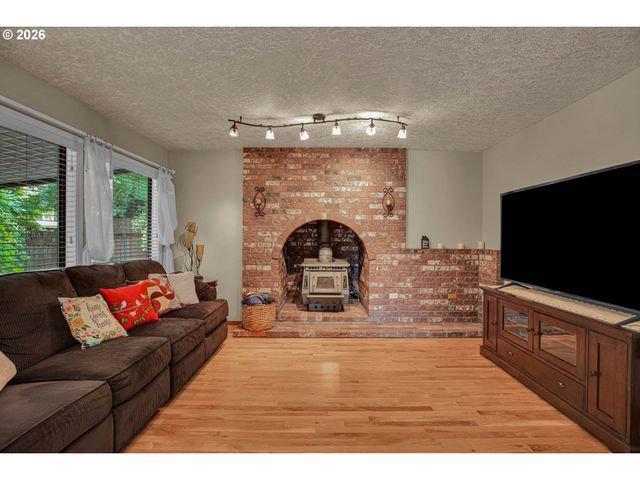 520 Se 15TH St, Gresham, OR 97080
