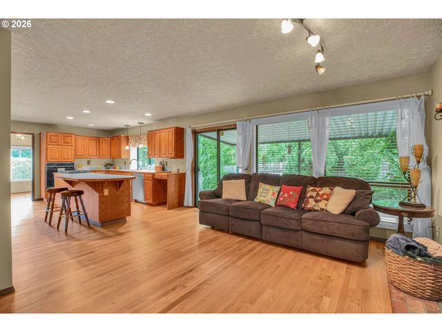 520 Se 15TH St, Gresham, OR 97080
