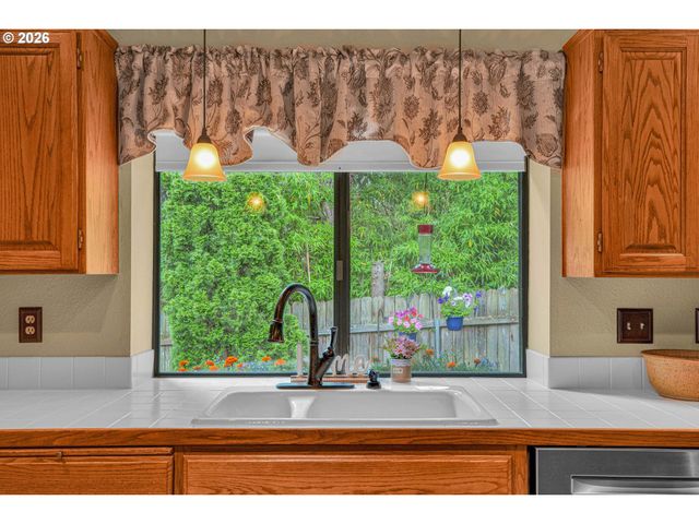 520 Se 15TH St, Gresham, OR 97080